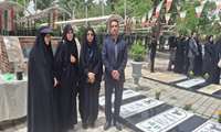 عطرافشانی مزار شهدای جنگ رمضان در هفته سلامت؛ تجدید میثاق با آرمان‌های شهدا